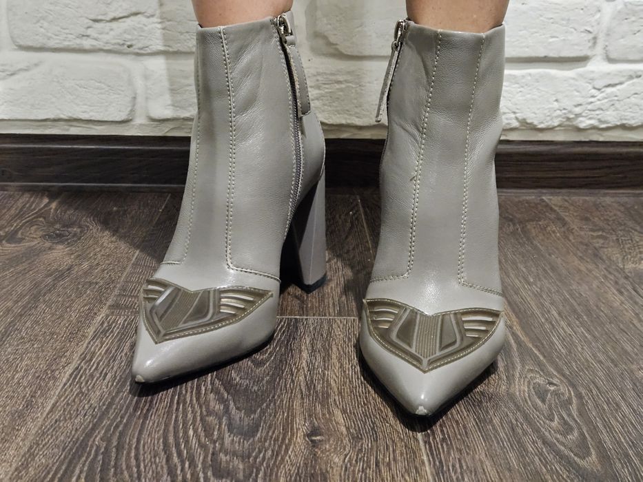 Шкіряне взуття Estro