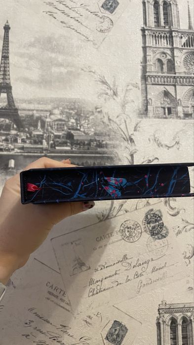 “Спільнота бездушних дівчат” — Лора Стівен