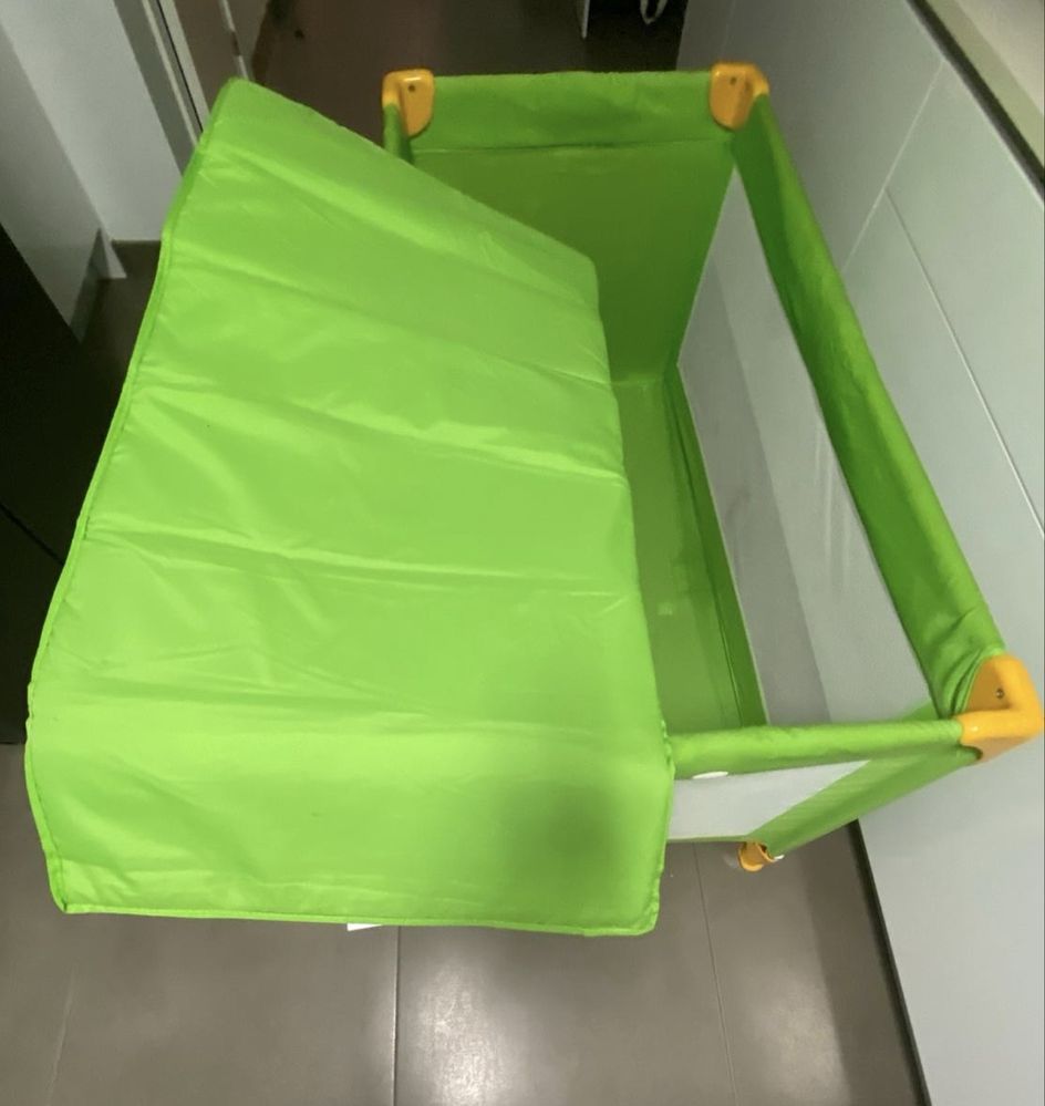 Cama de viagem Prenatal + colchão de espuma branco