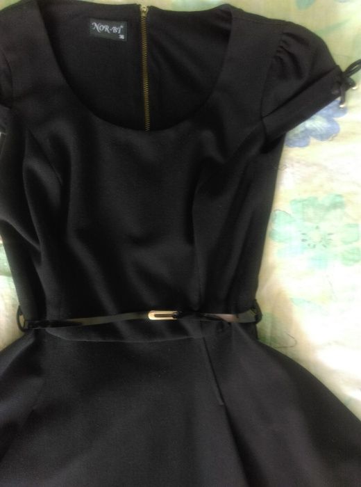 Czarna rozkloszowana sukienka