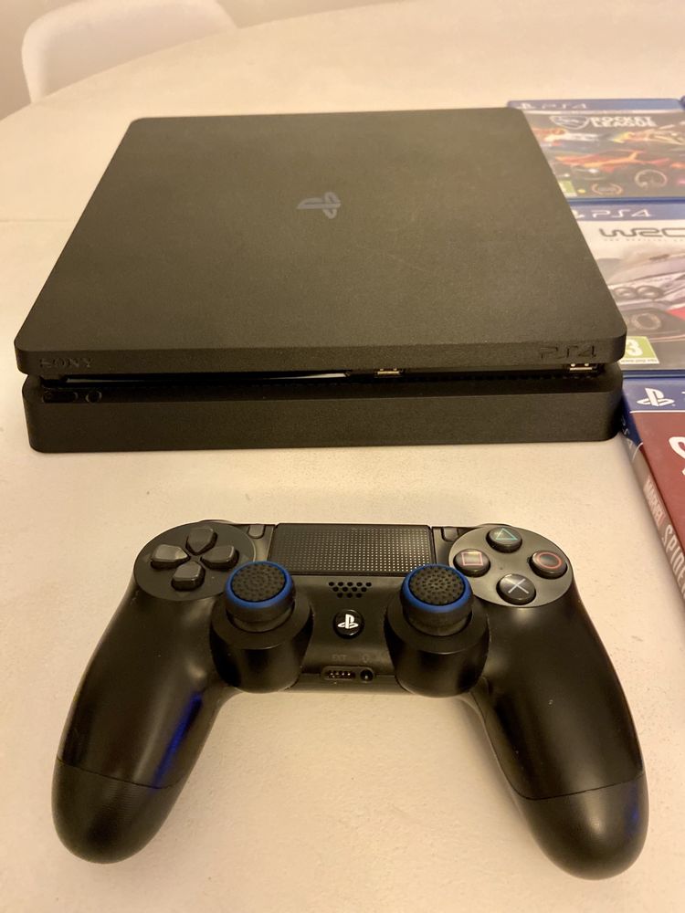 PS4 slim 500 Gb + 1 comando + 9 jogos