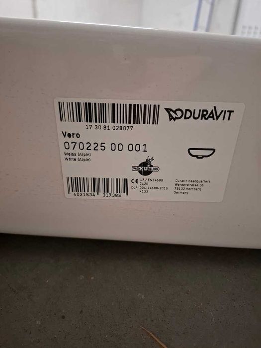 Mała umywalka Duravit Vero, nowa