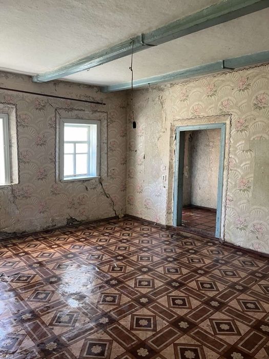 Продам житловий будинок із земельною ділянкою