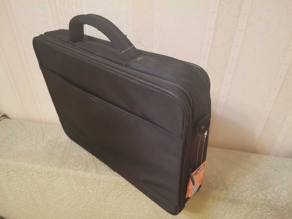 Сумка для ноутбука под 16 дюймов Acme  новая.
