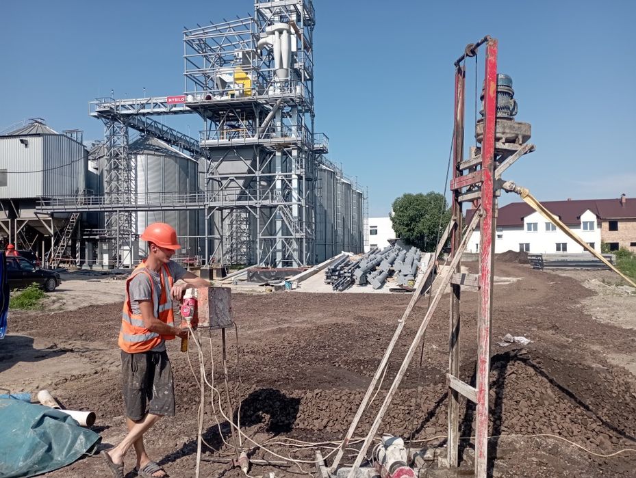 Буріння свердловин на воду та під геотермальні зонди