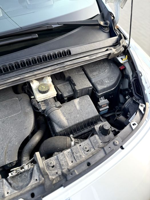 Пежо Peugeot 3008 2010 року дизель 2.0 автомат