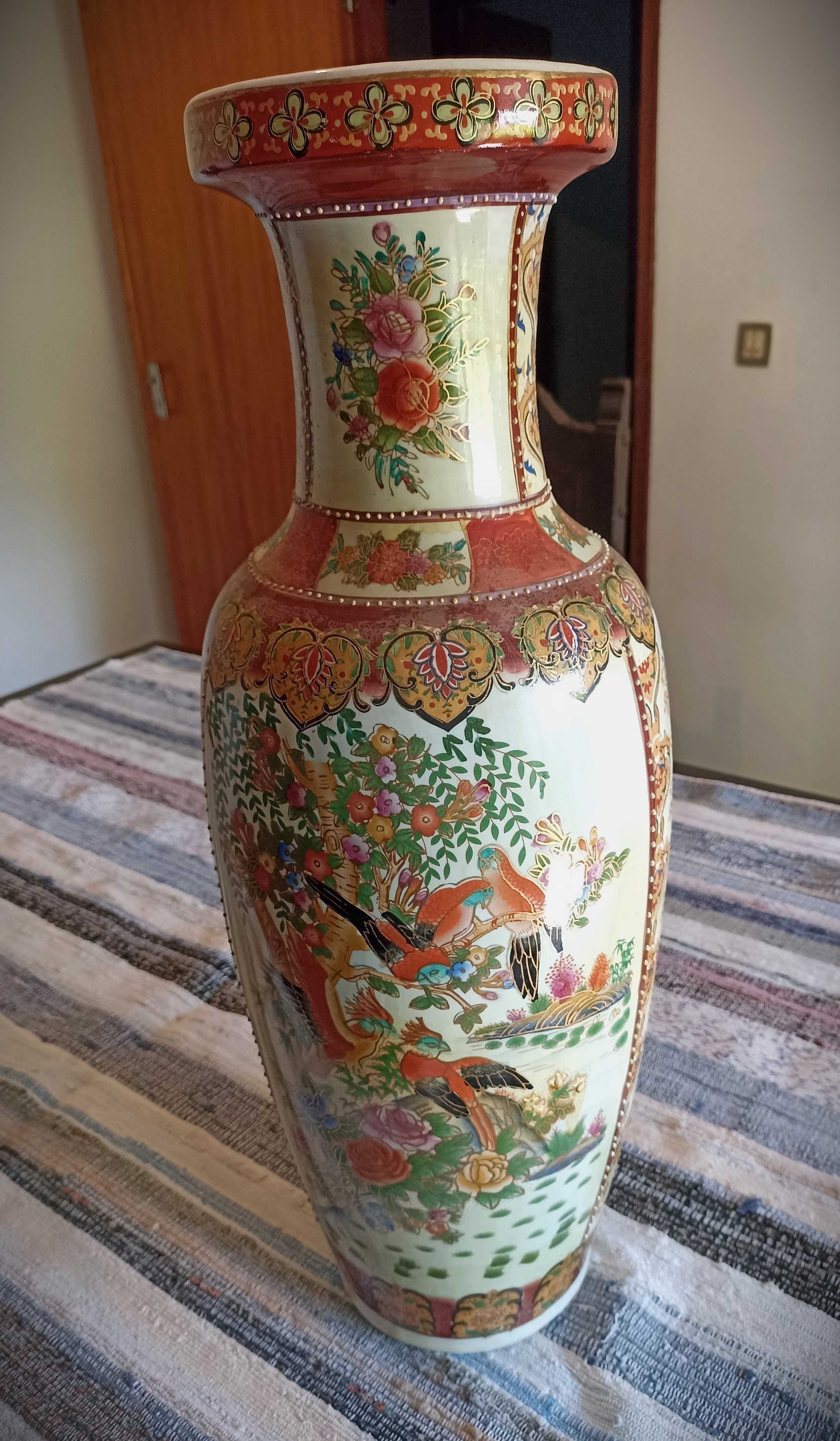 Lindo Jarro decorativo em loiça