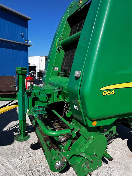 Прес-підбірник John Deere 864