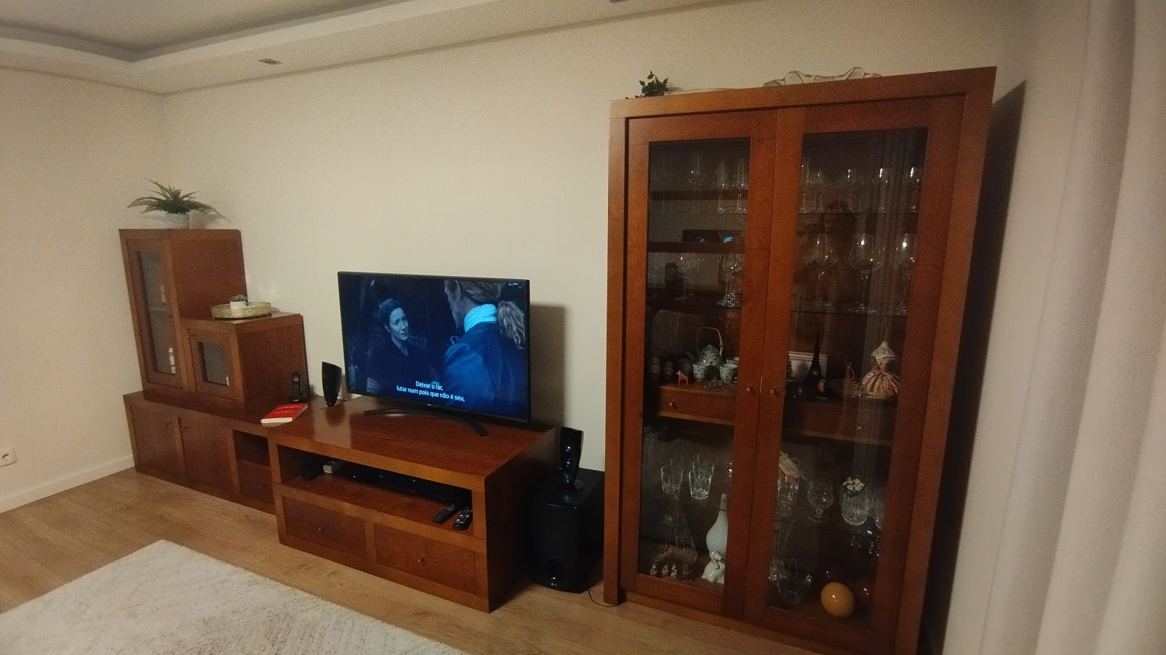 Mobília de sala de jantar e de estar  cerejeira