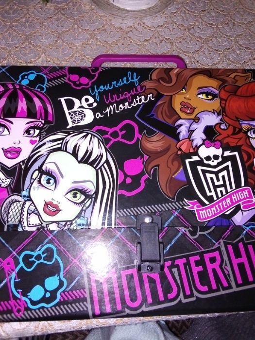 puzzle i teczka dla fanki Monster High