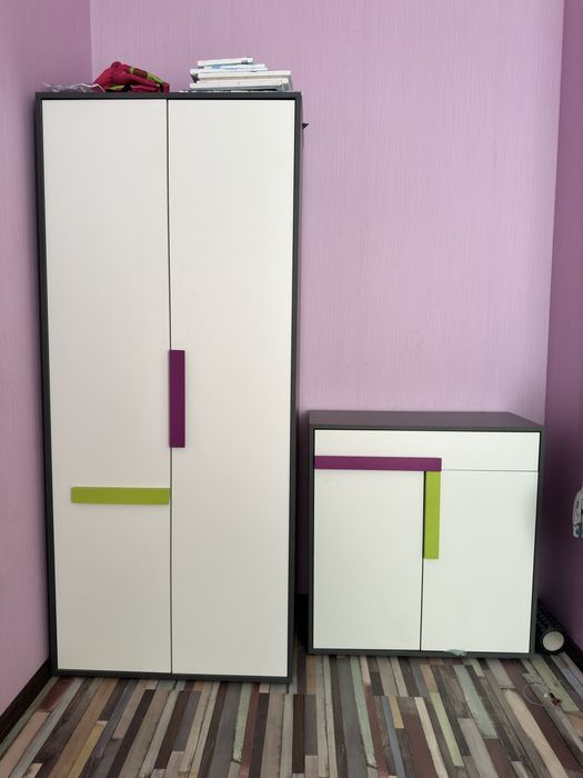 Комплект шафа і комод в дитячу