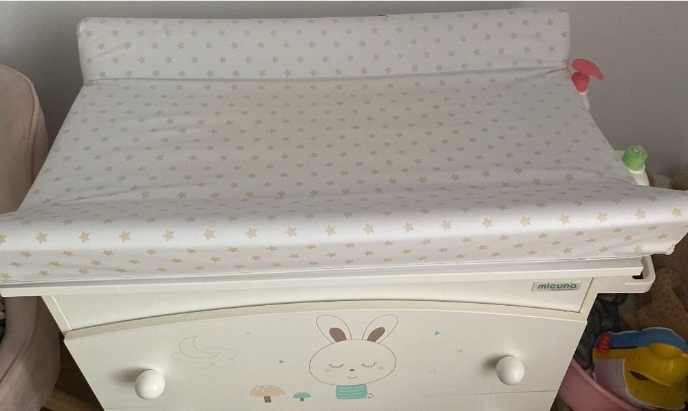 Cómoda muda fraldas com banheira & Berço