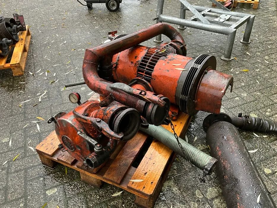 Pompa beczkowóz Demag-Wittig L-100
Zestaw do beczkowozu. 
Montowanego