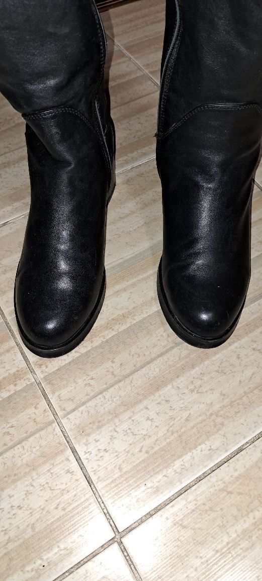 Продам зимові чоботи 39