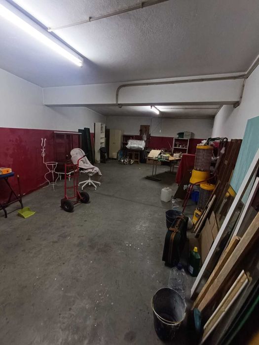 Garagem fechada para ALUGUER/VENDA