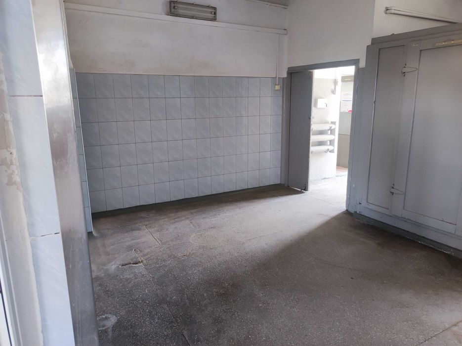 Budynek produkcyjny lub magazynowy.