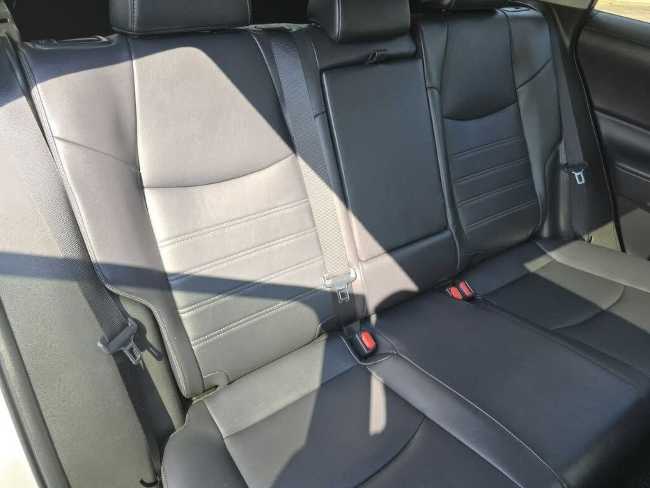 Toyota RAV4 Hybrid XLE Premium      2022