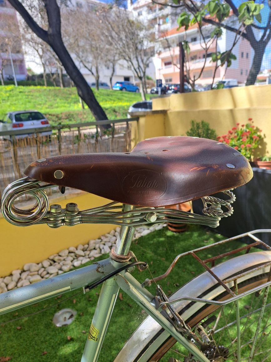 Bicicleta peugeot clássica com selim tador