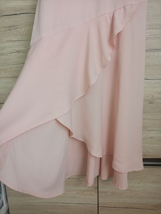 Długa letnia sukienka na ramiączkach maxi na wesele chrzciny komunia