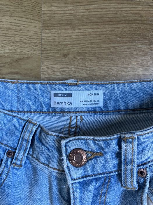 Calças mom slim fit Bershka