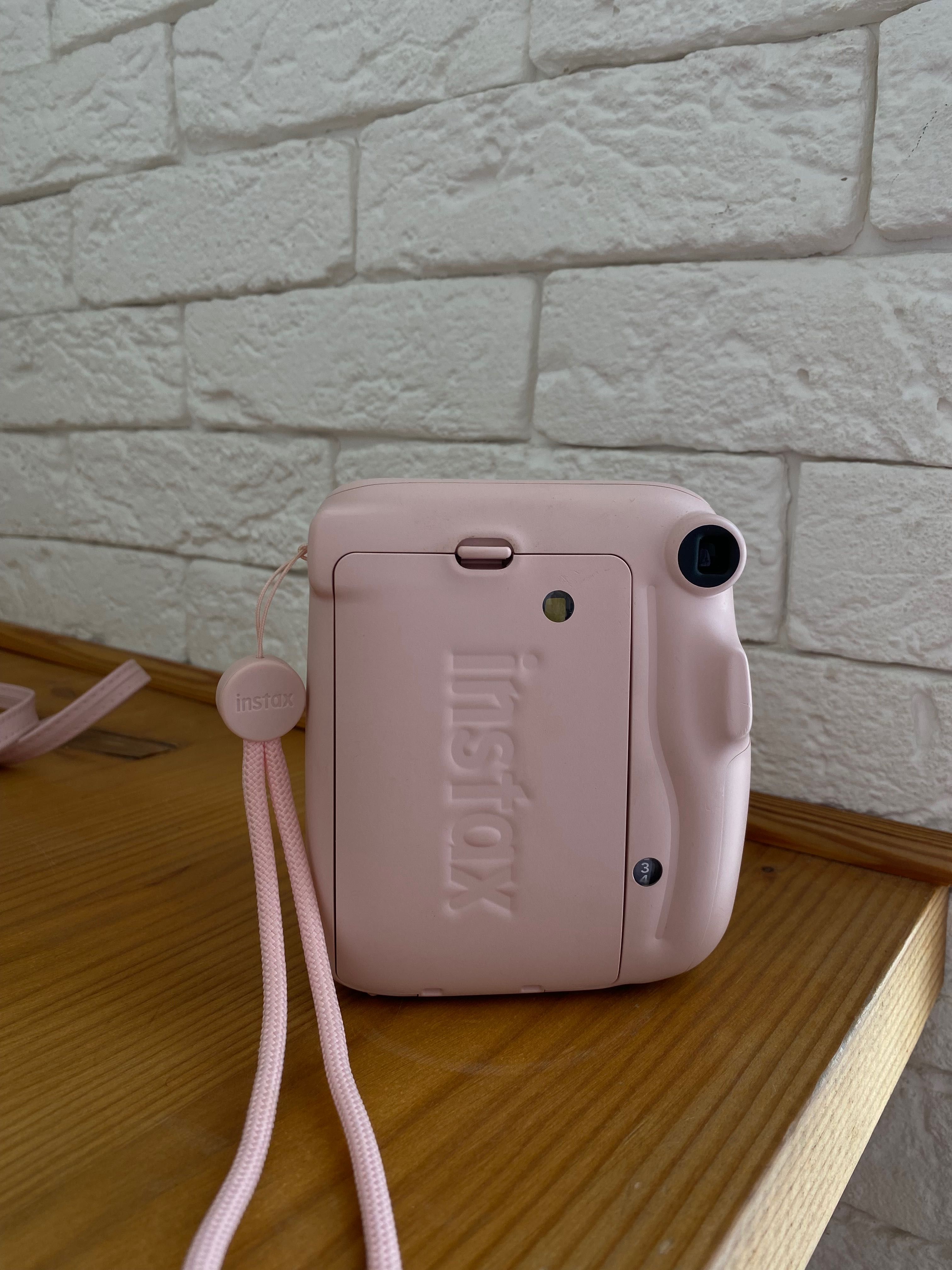 Камера моментального друку FUJIFILM Instax Mini 11 Blush Pink рожева