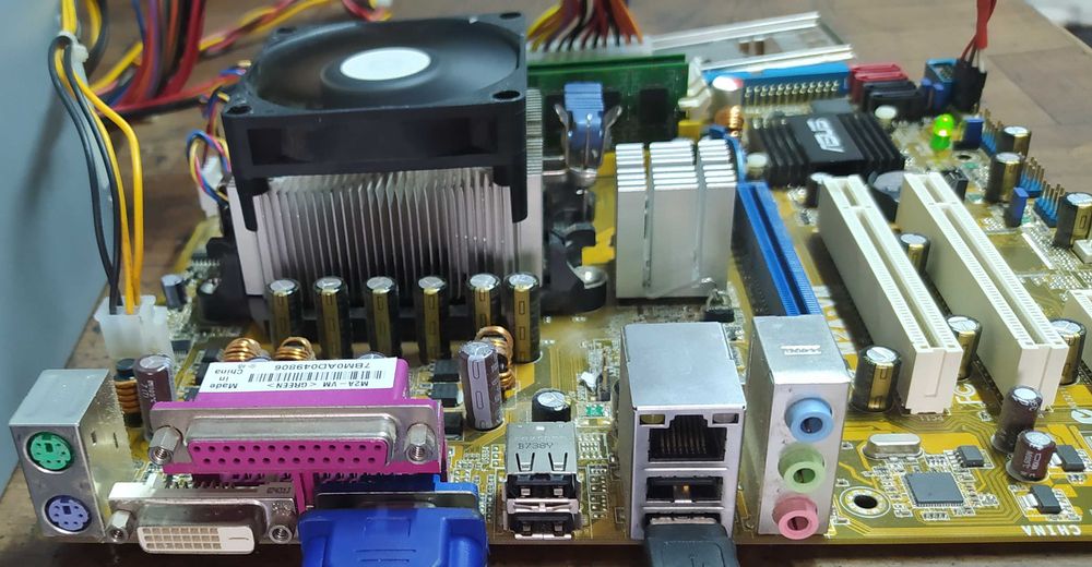 Комплект Asus M2A-VM, AMD Athlon II X2 250, 2 ГБ