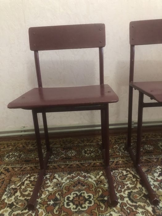 Продам металеві стільці.