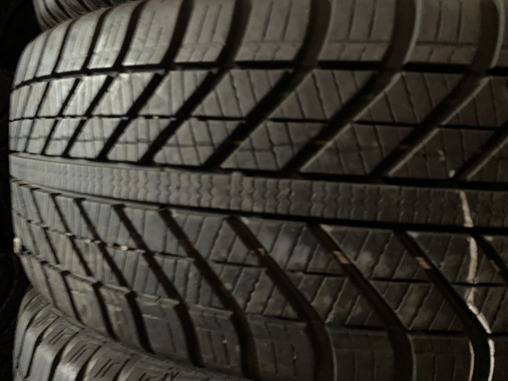 шини всесезонные б/в 235/55 17 GoodYear Vector 4 комплект