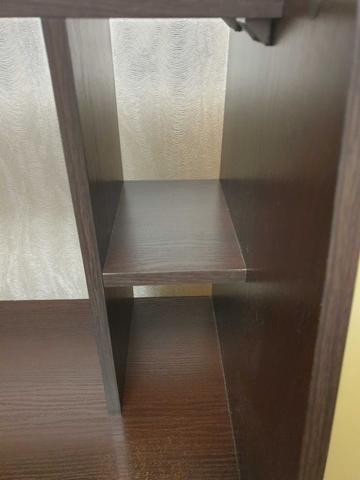 Темний стіл з ламінованої дсп