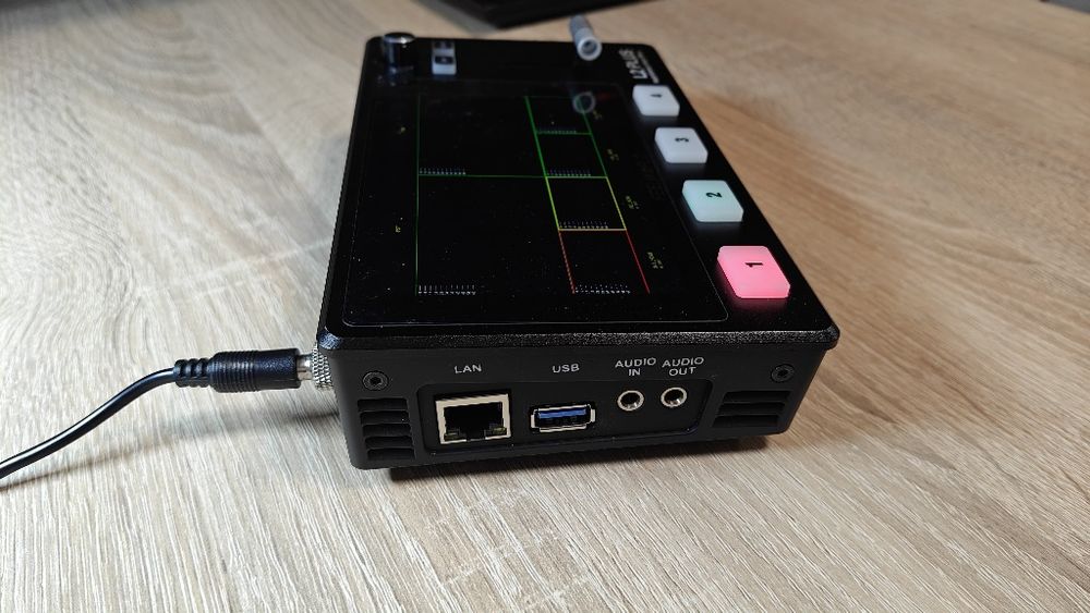 Відеомікшер FEELWORLD L2 PLUS  4 входи, сенсорне керування.