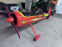 Model samolotu PilotRC YAK-55M do lotu DA-120 powerbox jeti savox JMB