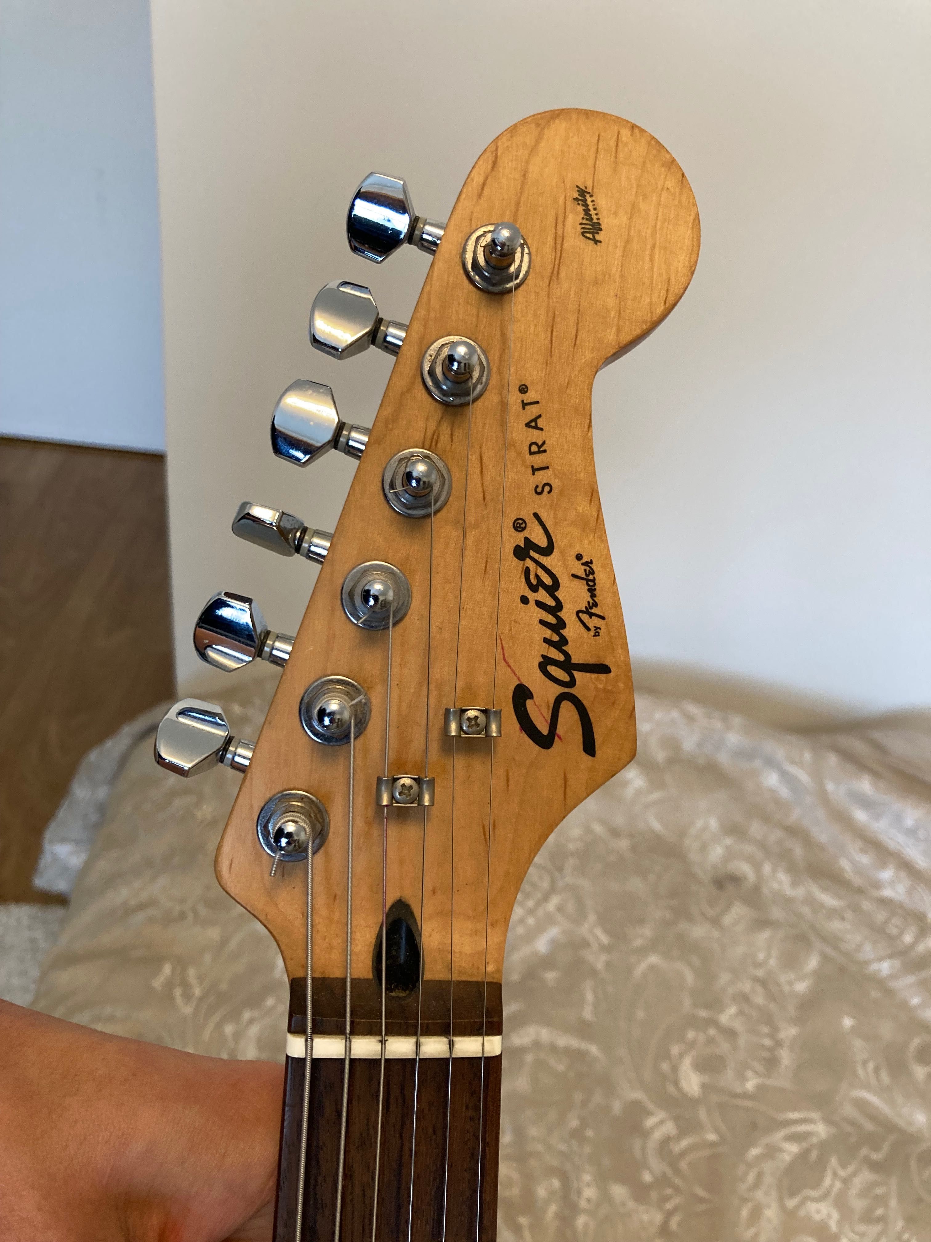 Excelente guitarra eletrica Fender Squire Affinity Stratocaster + Amp