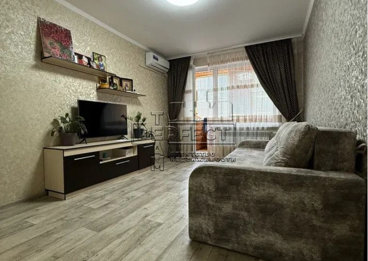 Продаж 2к кв. Григоровича-Барського 3 / Григоровича-Барского 3