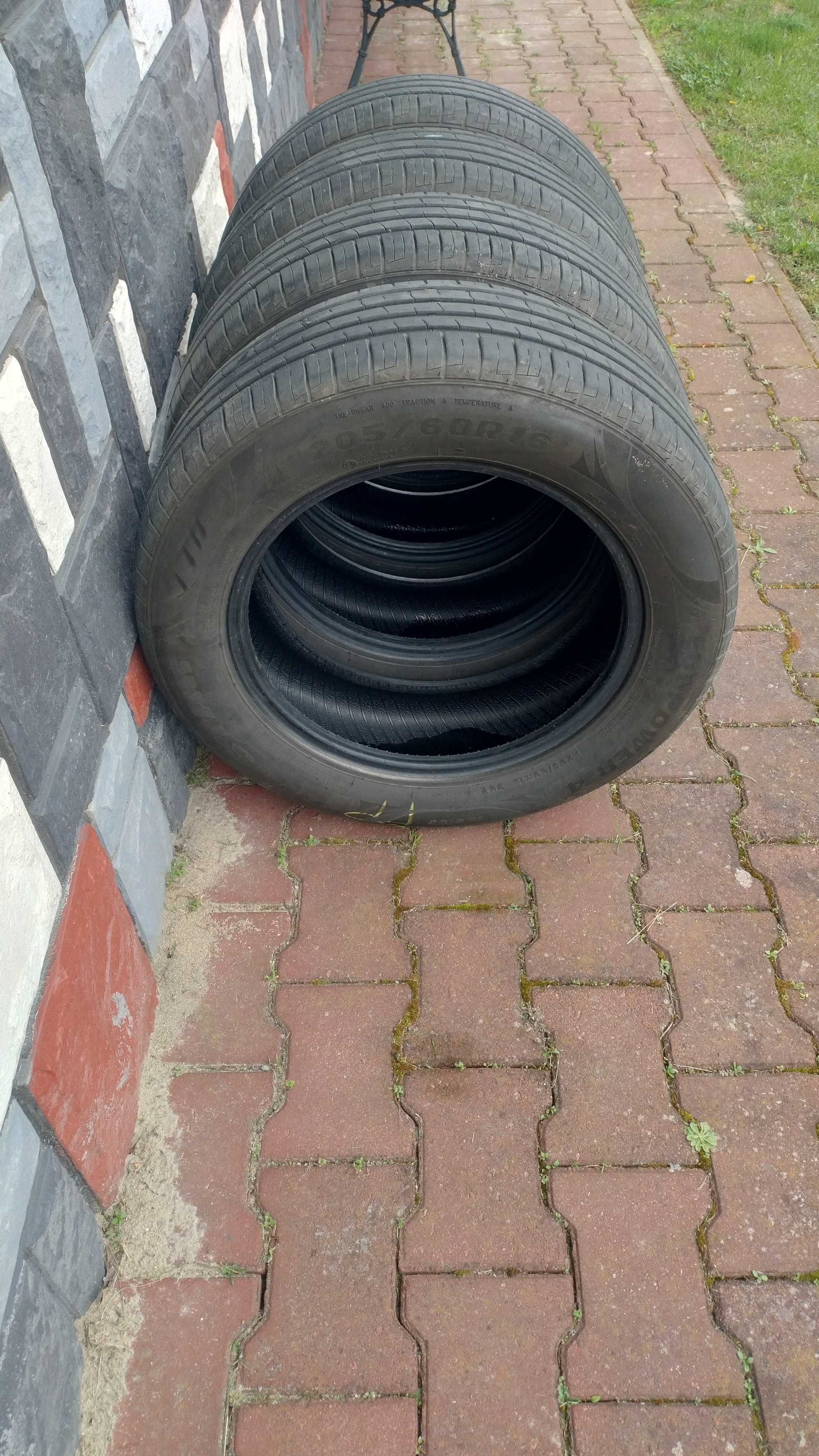 opony letnie 4 szt.  205/60 R16 w bardzo dobrym  stanie 500zł komplet