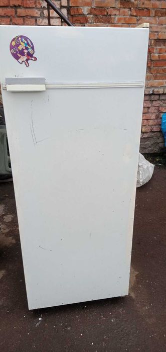 Холодильник, робочий