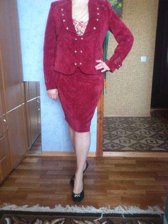 Костюм женский бордовый юбка пиджак вильвет