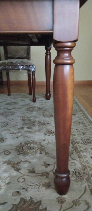 Mesa em madeira maciça (extensível) + 6 cadeiras estofadas