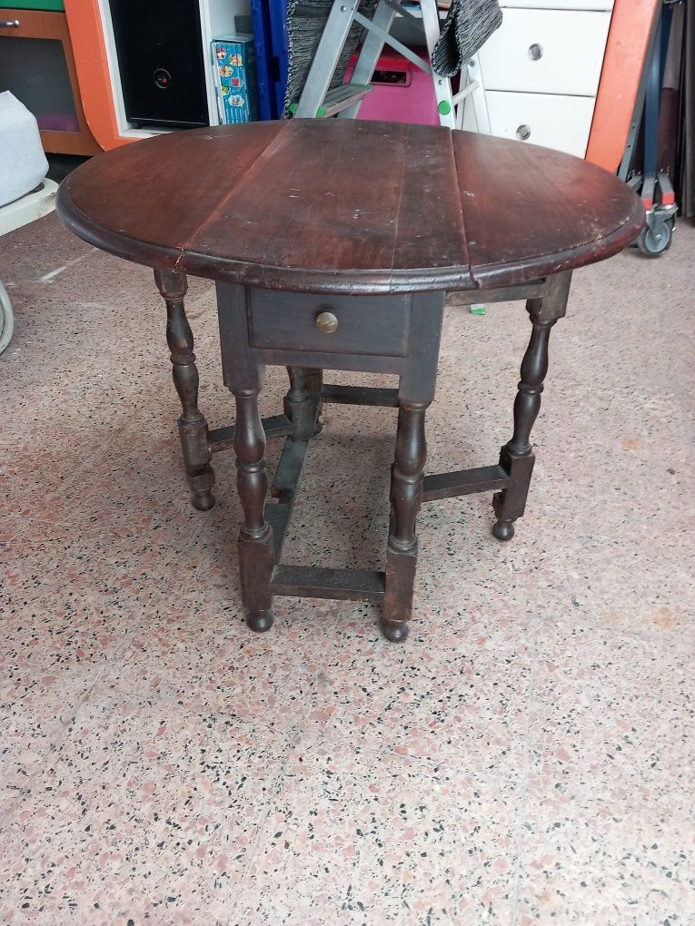 Mesa de abas pequena