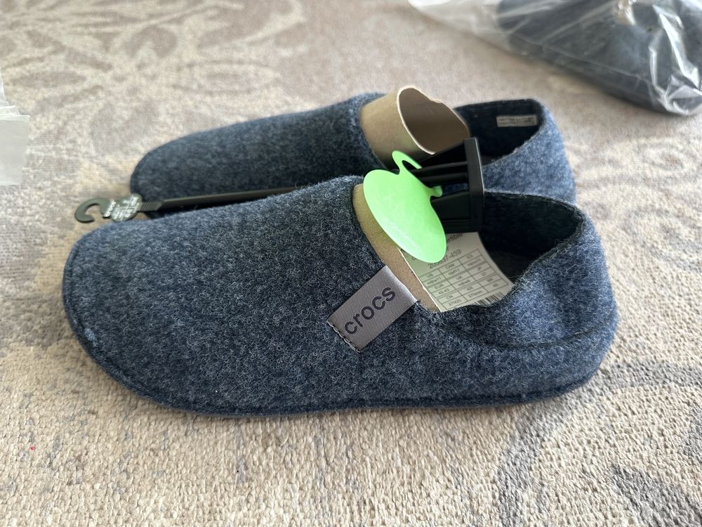 Продам домашні капці (тапки) Crocs