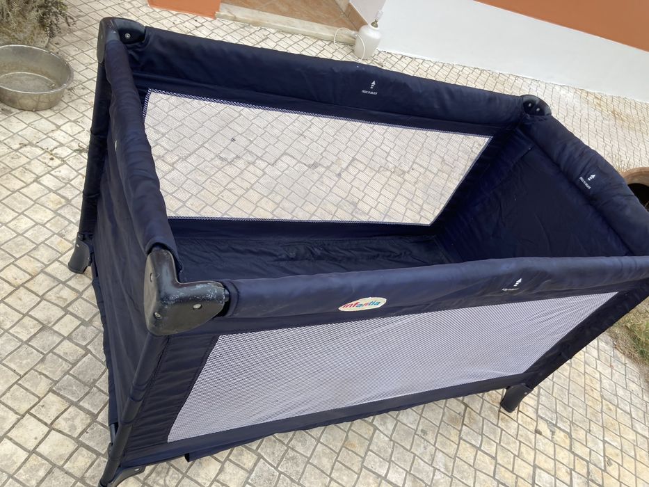 Cama de viagem em bom  estado