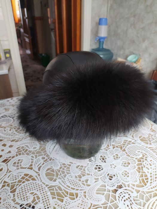 Шапка. Кожа с натуральным песцом.