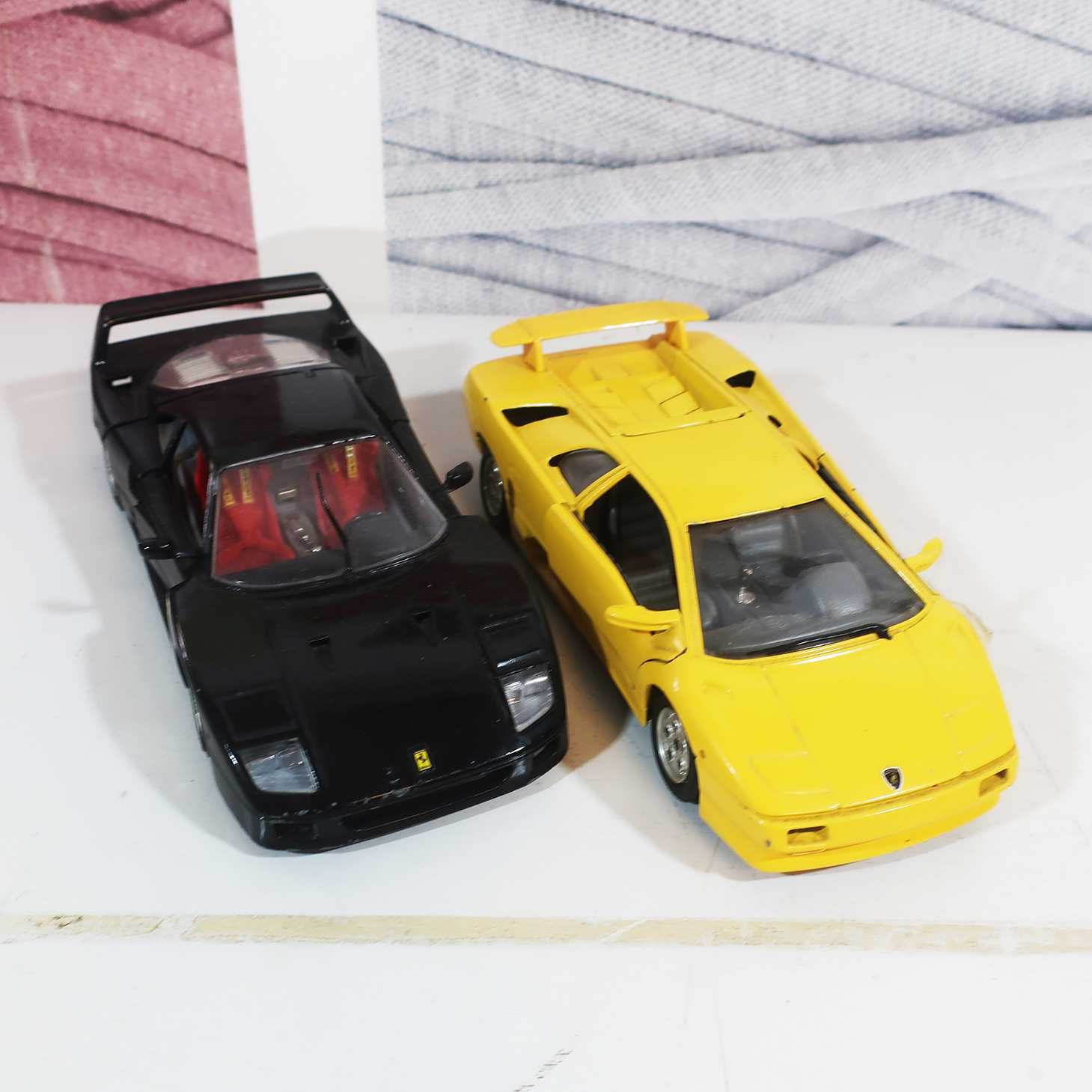 Conjunto 2x Carros Miniatura Bburago Ferrari F40 + Lamborghini Diablo