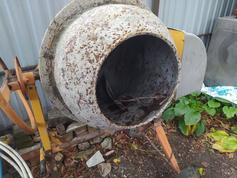 Клещи для пиломатериалов ,растворомешалка .