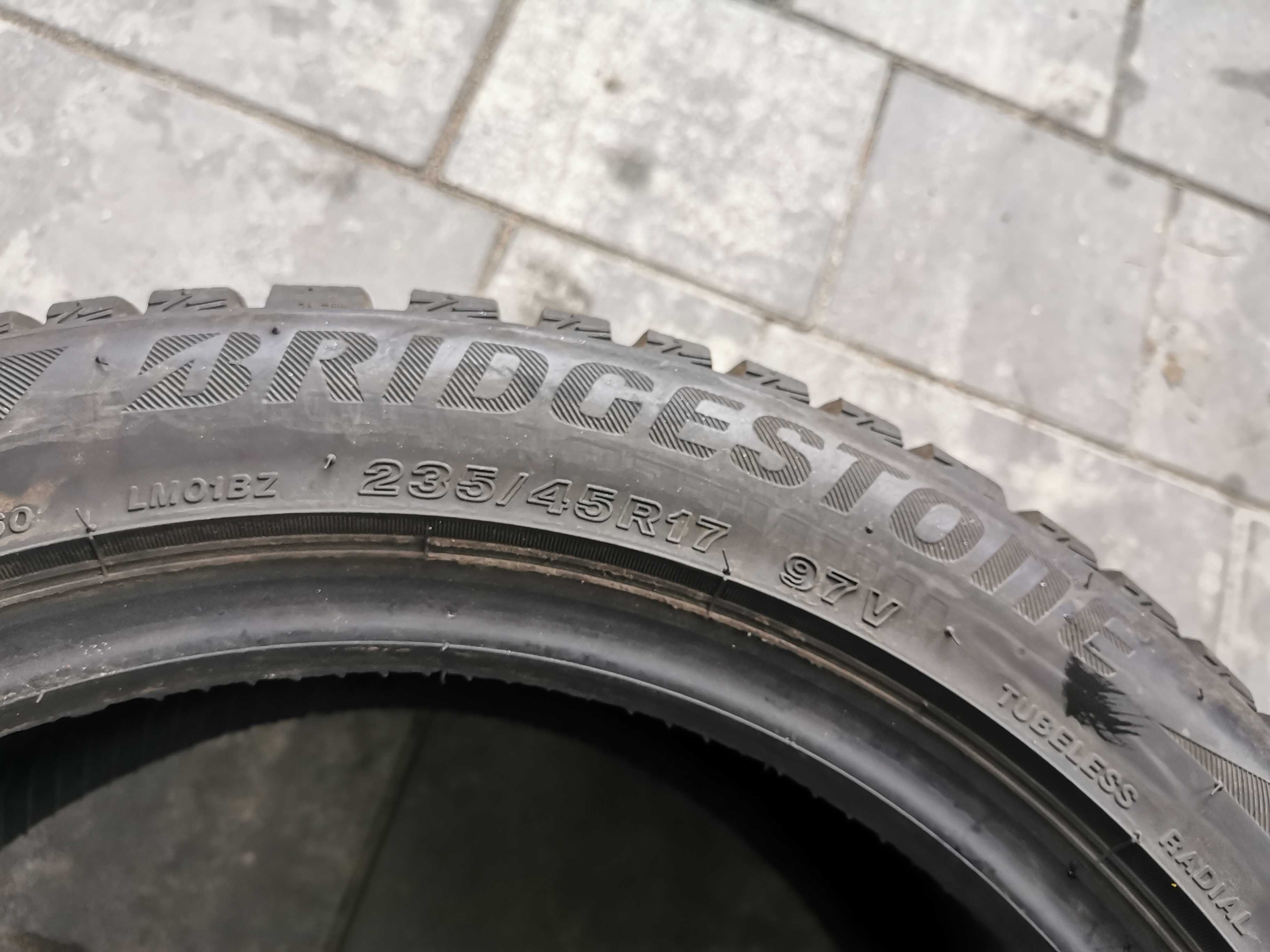 Bridgestone Blizzak LM001 235/45r17 97V 6mm Rant N7861