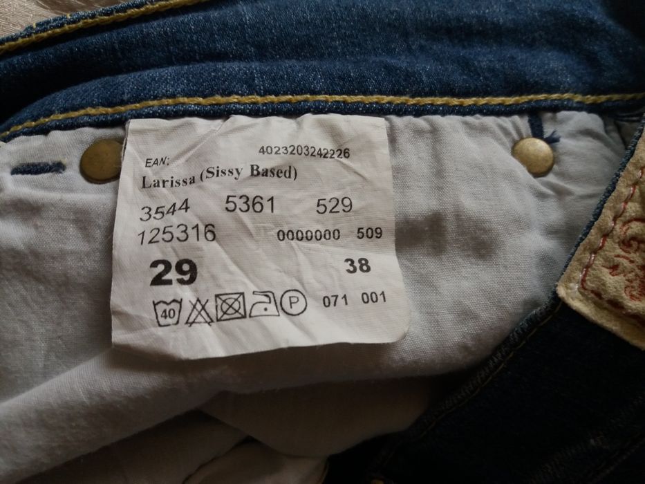 calças curtas mustang