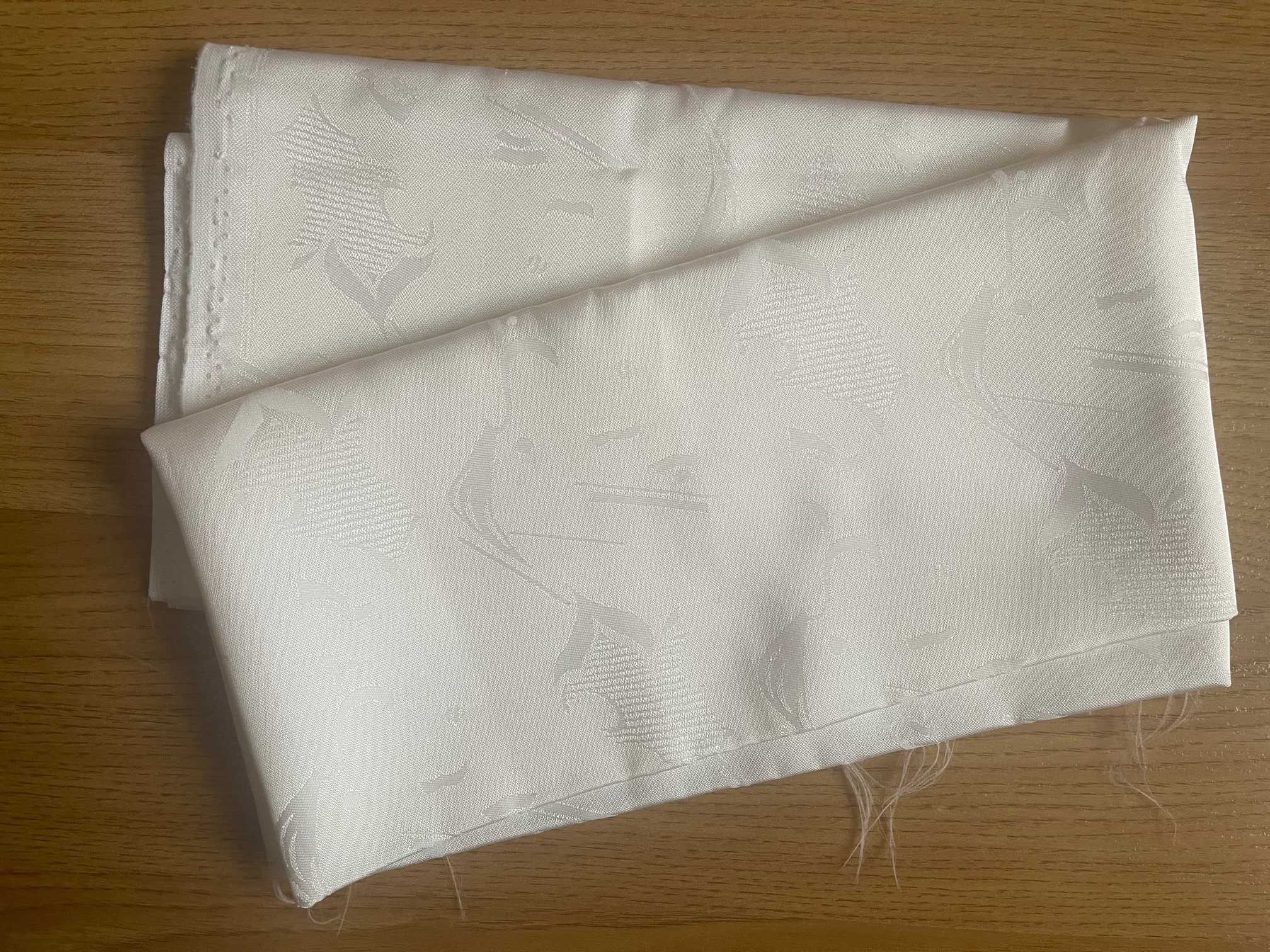 Ткань шёлк бело-молочного цвета + Подарок
