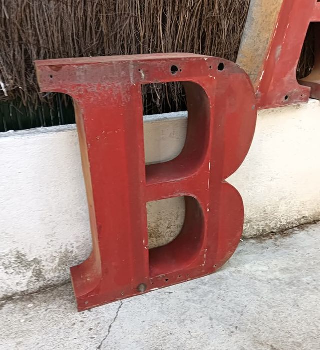 Letras vintage em ferro