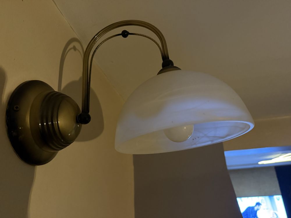 Sprzedam lampę z salonu moge za doplata sprzedac 2 kinkiety do niej