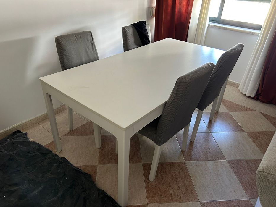 Vendo recheio (mesa + 4 cadeiras + movel tv) tudo 180€