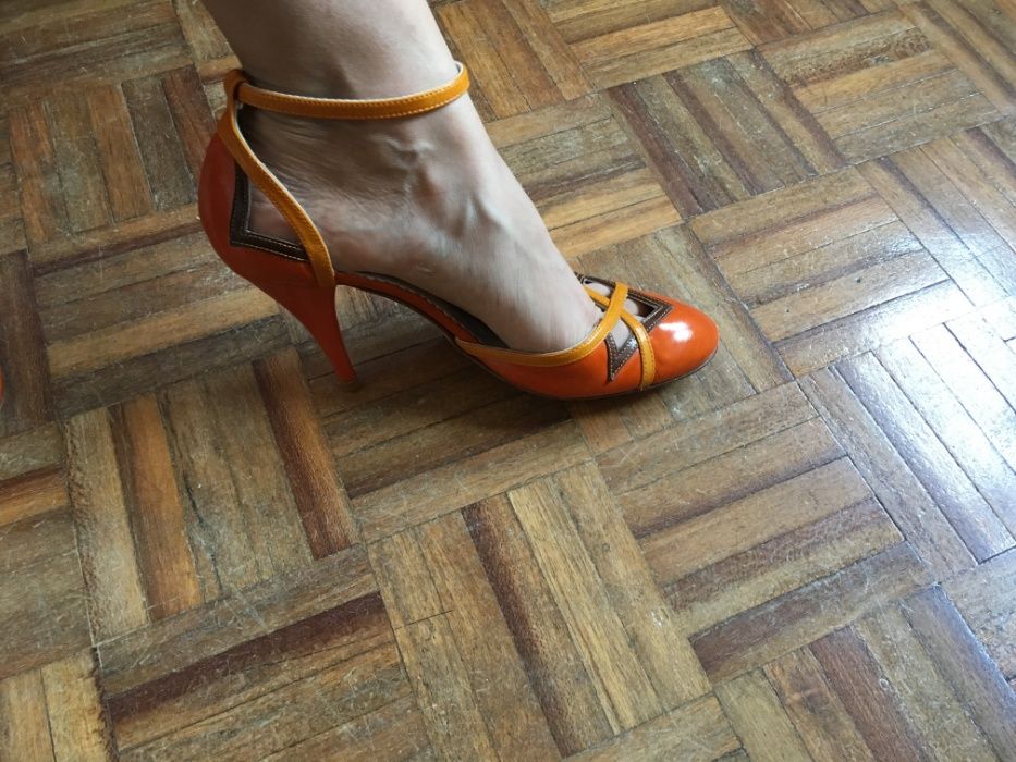 Sandálias laranja da Fluxá, em pele